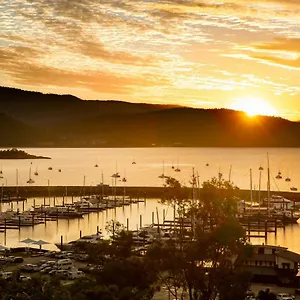 Sunlit Waters Aparthotel Airlie Beach